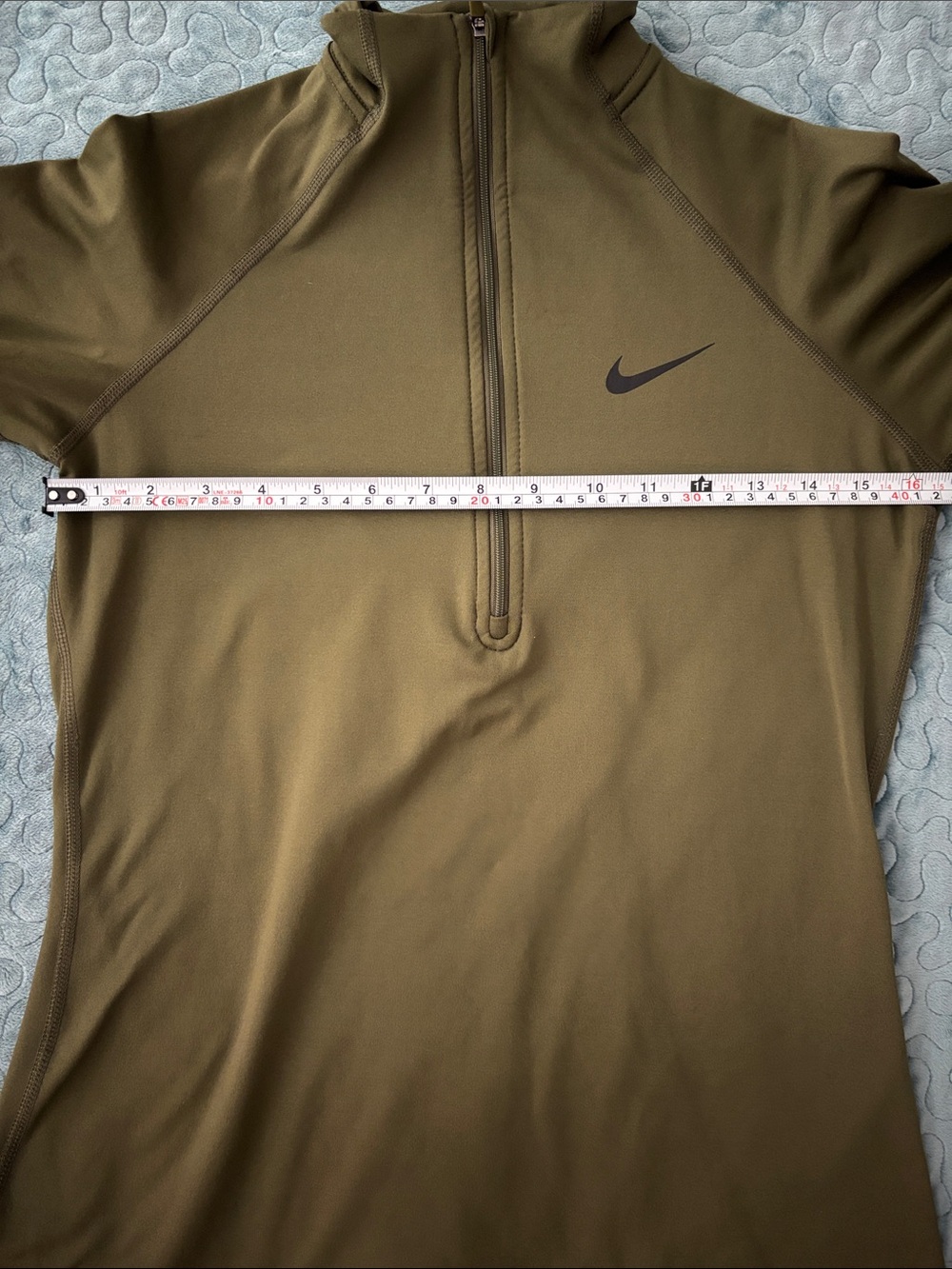 Nike woman’s Olive Zip-Up Training Pullover - Picture 6 of 7